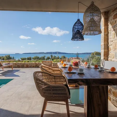 View With Private Pool, Sauna & Seaview Villa *