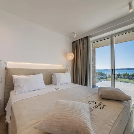 View With Private Pool, Sauna & Seaview Villa *