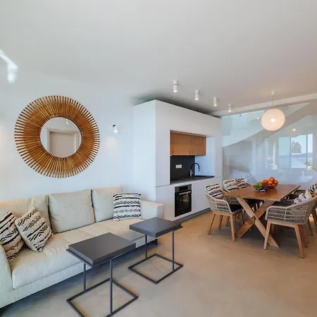 View With Private Pool, Sauna & Seaview Γιάλοβα